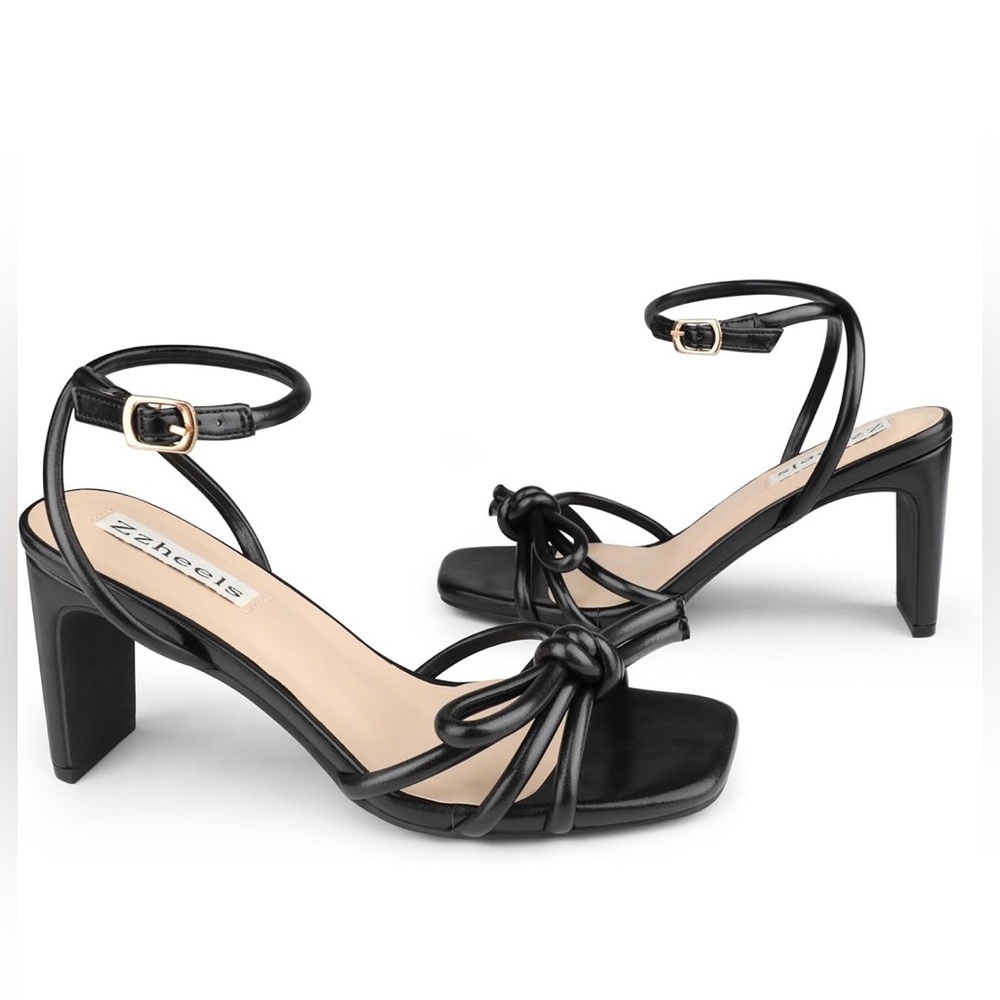 NWT Black Strappy Square Toe Bow Knot Adjustable Ankle Strap Chunky Heelss